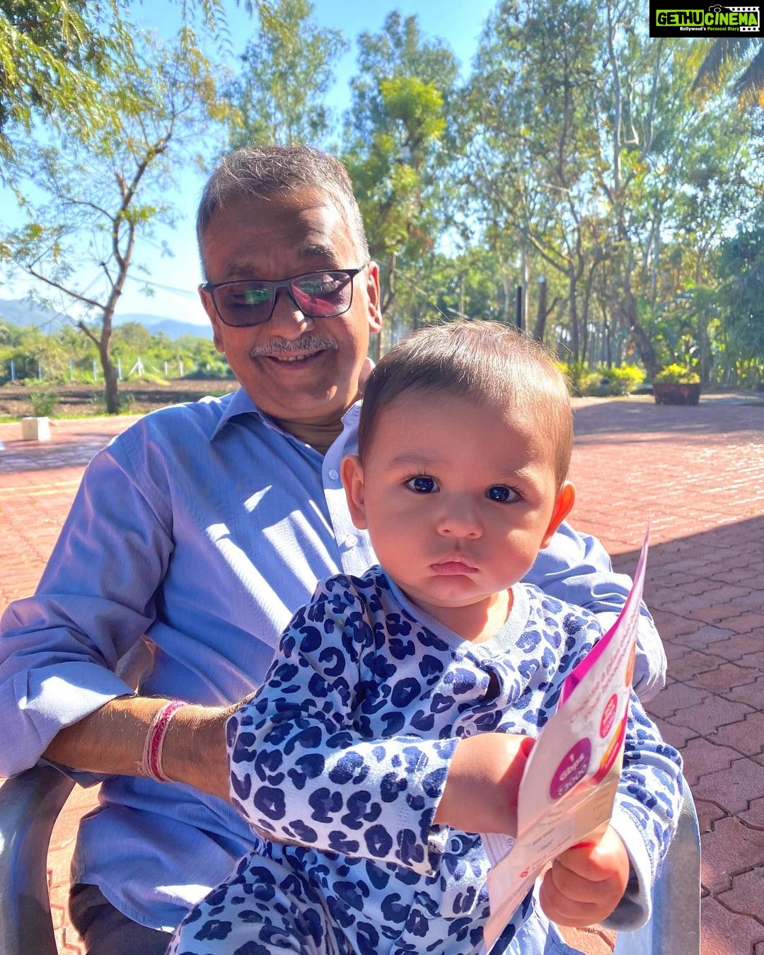 Mukti Mohan Instagram - Ultimate freedom one can give to a child is to love. You are an epitome of love Papa, Aap ek Misaal ho! Bemisaal ho! Kamaal ho! An inspiration to every parent, पिताजी 🛐 जन्मदिन की शुभकामनाये🙏🏼 @bms.brijmohan Papa 🤗 My whole heart ♥️ Happy Birthday 🎂