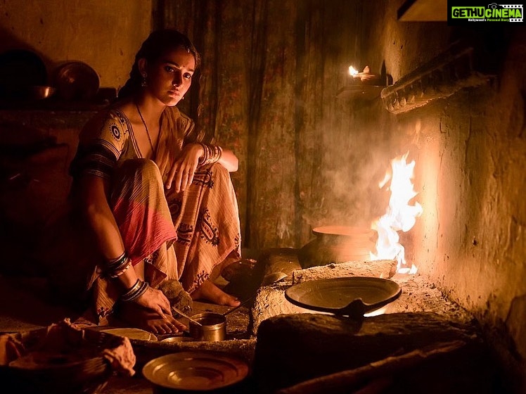 Mukti Mohan Instagram - One year of थार 🤍 Thank you for giving #TharOnNetflix the Pyaar 🛐 Always grateful for the opportunity and love🙏🏼 @anilskapoor @harshvarrdhankapoor @fatimasanashaikh @satishkaushik2178 @akfcnetwork @rajsingh_chaudhary @anuragkashyap10 @niveditabhattacharya.official @artb @akkshaygunaawat @reel_anushka @jitendrajoshi27 @sanjaydadhich @isanjaybishnoi @mandanakarimi @udayanbhat @salam_ansari9 @wasiqkhan @sillyclay_ @ajayjayanthi @priyankaagarwal1109 @akshay0beroi @chetansjhawar @ankita_cinesingh @surajvyas13 @otetiani_in_me @gautamkishanchandani @rahulsinghofficialpage @shashwatology @kirti_gulyani @siddharthsoni #kunalsharma @beecallpradhan @dbhurji @shredevdube @shubhamkumarishere @castingbay @nowitsabhi #Desh #Gulshan @ghantaghartalkies @damineeb @premavshetty @jagtap721 @netflix