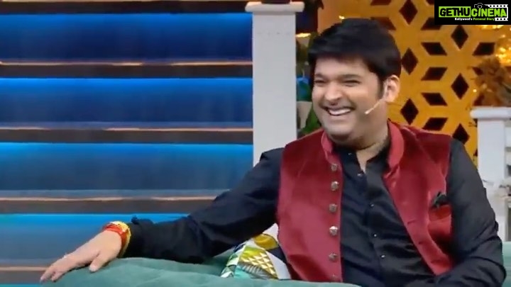 Mukti Mohan Instagram - Haq se..harkaton se..parents ke give up karne ki vajah se #single.. mere parents ko itni kam expectations hain ki main naha lu toh khush hojate hain 😂 We always have the most candid and frank time with you Kapu partner! @kapilsharma Thank you for being YOU❣️ We watch your old episodes everyday online! @nihaarpandya @neetimohan18 @kmohan12 @mohanshakti Lots of love to the entire team bharat sir, @bharti.laughterqueen @krushna30 @whosunilgrover god bless you all full people’s lives with laughter! The toughest and most rewarding job, long live #comedynightswithkapil 🤍