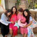 Mukti Mohan Instagram – We’re over the moon coz they’re due in june!! @nihaarpandya @neetimohan18 Hey june baby 👶🏻💓you know who’s going to be your best friend FOR LIFE! Yaas! It’s Golu Maasi😎🤘
Others like Chiku Maasi n Tinu Maasis get in line plz 😏🤓🤪@mohanshakti @kmohan12

#CANTWAIT 😇🥰