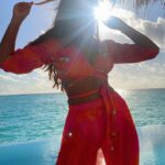Mukti Mohan Instagram – If you dance like raindrops there’ll always be sunshine🌦🌈✨ – CT Jones 
@mohanshakti @kmohan12 
@sunsiyamiruveli @sunsiyamresorts 
@camy1411
@styledbyanna137
@fancypantsofficial 
@inaya_accessories Sun Siyam Iru Veli