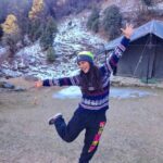 Mukti Mohan Instagram - Inflated with the onrush of the scenery, air, trees, snow, love, Hey! Mountains 🏔I miss you ya! #throwback to the best #Uttarakhand trip!