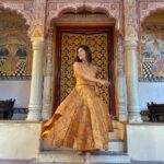 Mukti Mohan Instagram - You’ll find me in the middle of art and heart. Always!!! 🎨 ♥️ 📷 @mohanshakti @aishwaryatyagiofficial @rubanaccessories @oakpinionpr @house_of_rohet