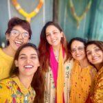 Mukti Mohan Instagram - Eternally grateful for growing up with immensely loving, powerful, nurturing, compassionate energies around me who make my every normal day feel like women’s day! But this is only possible because one MAN in our house, my father, who is more nurturing than any woman I know!! Dad I know you said -“We don’t need “a day” to celebrate women who are way superior than men, when we can do it everyday!” You rightfully took care of mom and all your 4 daughters under the same roof for years and even now setting the standard very high!! You are inspiring so many fathers to raise their daughters like you did! But I promise, I’ll uplift and uprise every female in my capacity until we’d not have the need to have a separate day for women as we don’t have a Happy Men Day! #HappyWomensDay So cheers to the divine feminine energy within all of us! 😇 @bms.brijmohan @kusum8114 @neetimohan18 @kmohan12 @mohanshakti