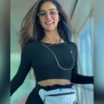 Mukti Mohan Instagram - Stay Alive to the fullest yo! That’s the way it is with @nihaarpandya The most amazing Pro-Bro anyone can ask for and @mohanshakti the opposite.. hmmmaybeNot🤓#travellingwithsiblingsisalwaysfun ❤️ ✈️ 📷 @kmohan12