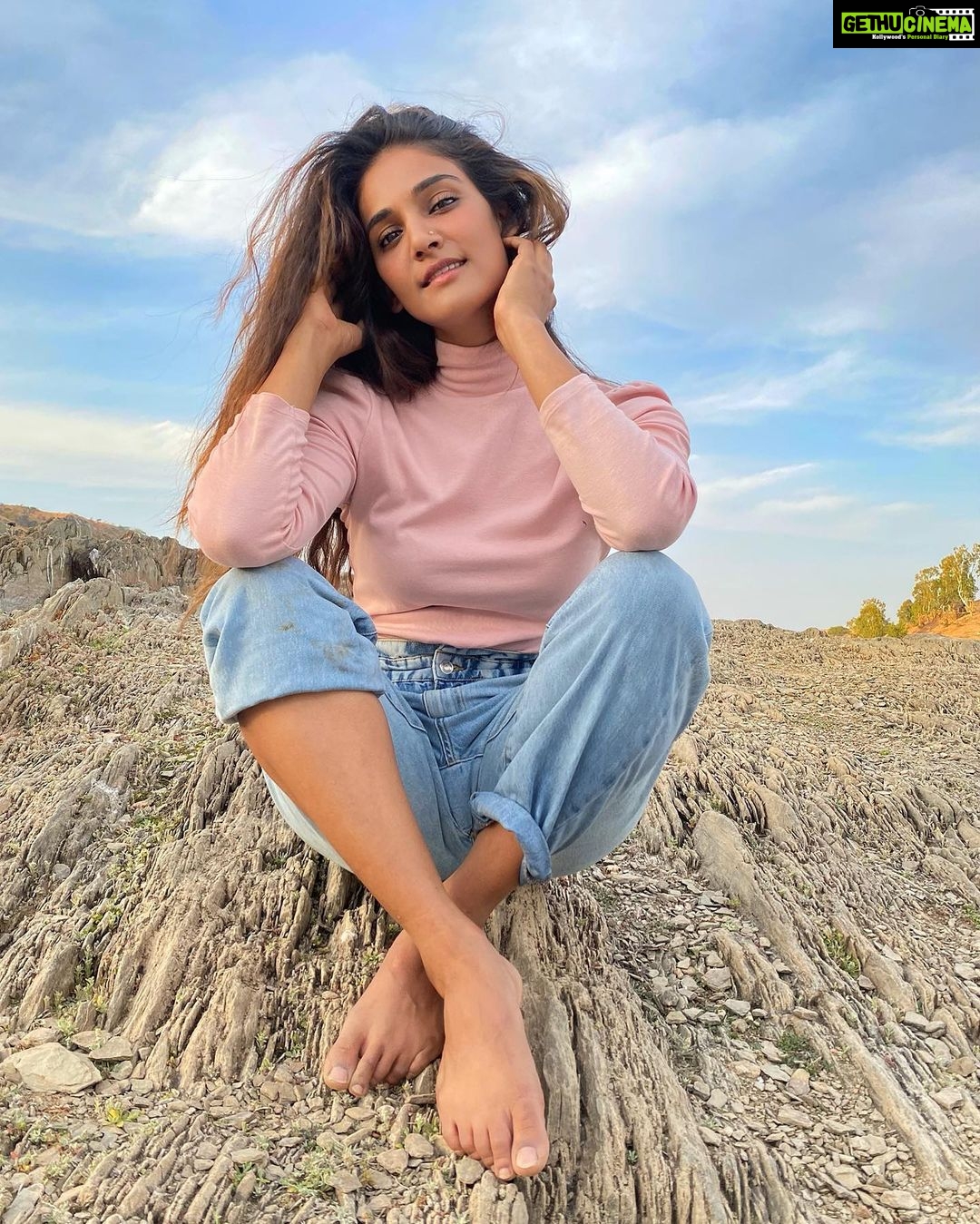 Mukti Mohan Instagram - Rocks are cut through a river, not because of its power, but because of its persistence. 🌊 #flow #muktgyaan 📷 @jagtap721
