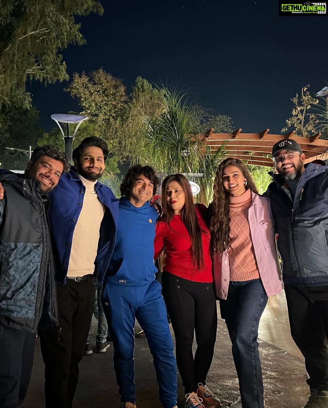 Mukti Mohan Instagram - Special film 🎦 precious people🤍 #AWeddingStory @boundlessblackbuckfilms @shubhoshekhar @pareek.abhinav @supratimbhol #vinayreddy #Raahi @vaibhav.tatwawaadi @lakshvir.saran @monicachaudhary_ @vishesh_iyyer @piloovidyarthi @akshayanandd @_sarthakvyas @premavshetty @_shraddhabobade_ @saba_hair_makeupartist @ra_jeev5521 #comingsoon 🧿