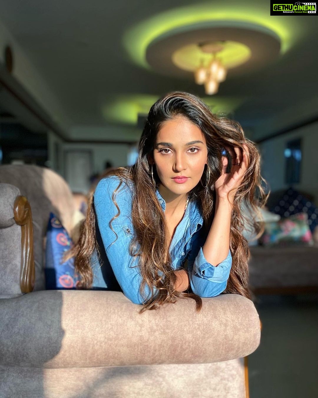 Mukti Mohan Instagram - Somewhere b/w roar, meow n lol 🦁 🐱 🦭 No hidden #muktgyaan jus.. .. #vibe