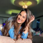 Mukti Mohan Instagram - I think 🤔 I’m worth every headache I give! 😌 #sunday ☀️ 💭? Random #SundayMotivation to troll myself 😆 #KyunkiInstaPeSabKaafiSeriousQuotesDaalteHain Waise, How’s your Sunday goin?!