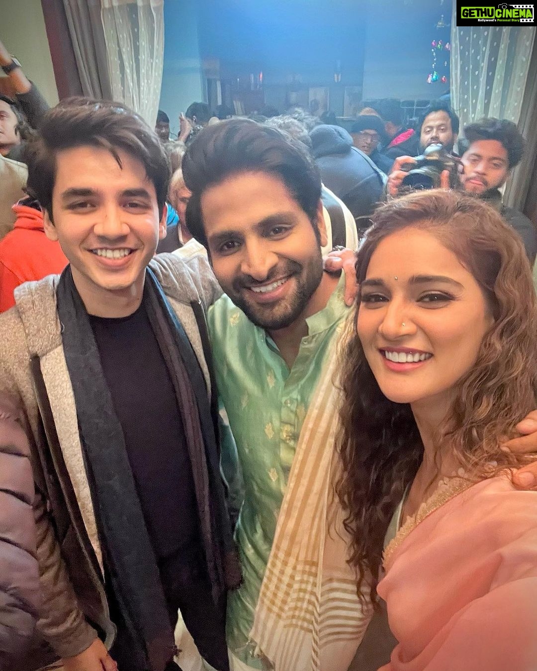 Mukti Mohan Instagram - Special film 🎦 precious people🤍 #AWeddingStory @boundlessblackbuckfilms @shubhoshekhar @pareek.abhinav @supratimbhol #vinayreddy #Raahi @vaibhav.tatwawaadi @lakshvir.saran @monicachaudhary_ @vishesh_iyyer @piloovidyarthi @akshayanandd @_sarthakvyas @premavshetty @_shraddhabobade_ @saba_hair_makeupartist @ra_jeev5521 #comingsoon 🧿