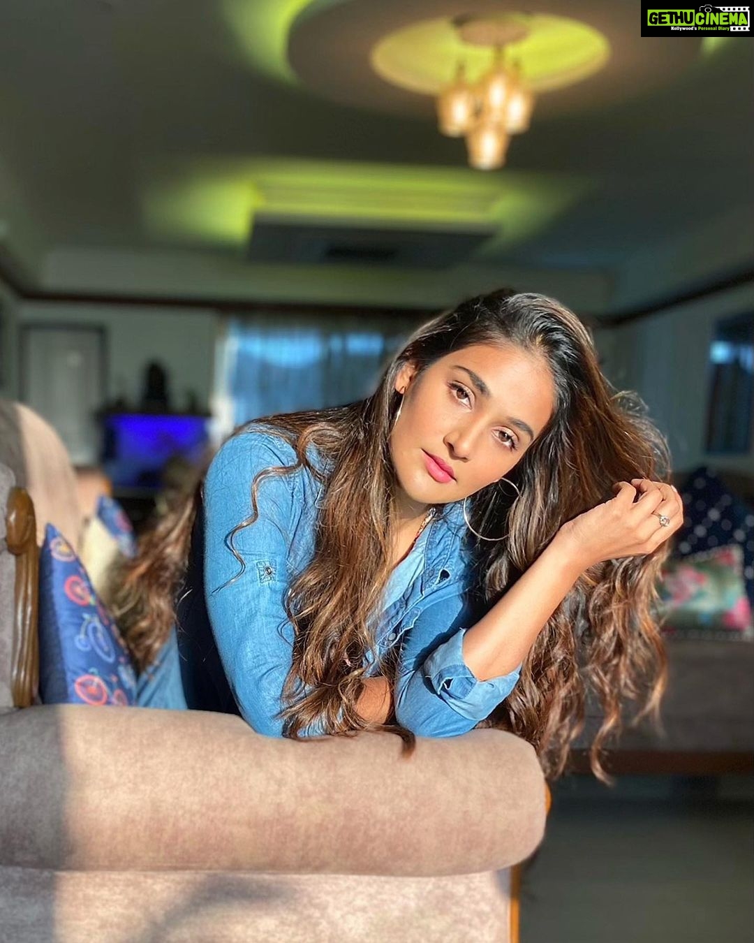 Mukti Mohan Instagram - Somewhere b/w roar, meow n lol 🦁 🐱 🦭 No hidden #muktgyaan jus.. .. #vibe