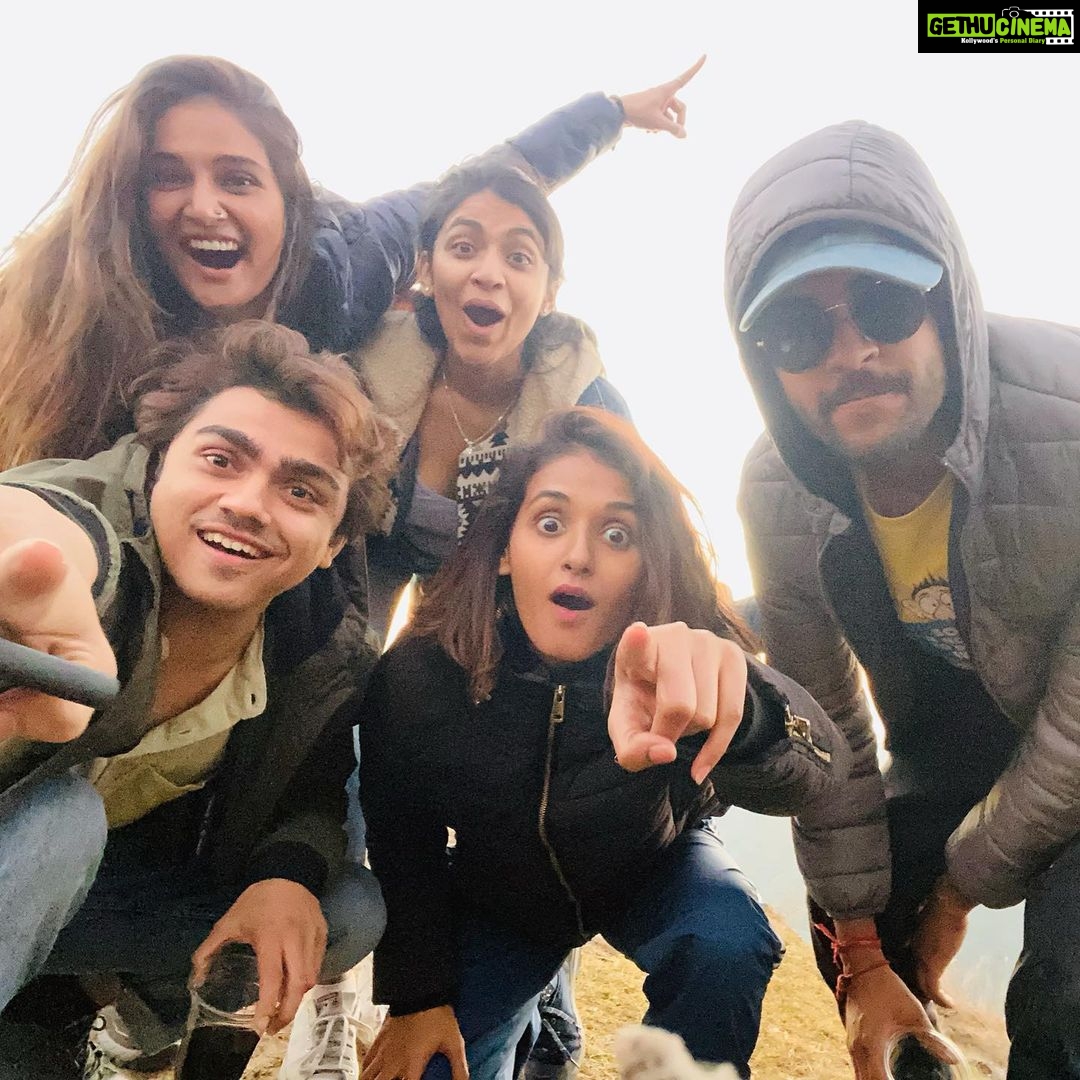 Mukti Mohan Instagram - Ferrands, terrains, and feels aagayiiiii life ki!!! GUYS haanji 🤚aap sabko bol rahi hoon👉TRAVEL !! It’s far greater than any achievement or fulfilling a dream and the best we can find in our travels is an honest friend! I got so fortunate 🤞that I got a whole “Caravan of Friends”🌈✌️ Love is truly limitless and you guys are the example of that. I honestly had to just point at the direction I felt like going to and you made it all happen from Bungee 🏗🤸🏻♀️to Rafting 🚣🏻♀️ from camping in tents ⛺️ to stargazing 🌌 from tractor ride at 6am 🚜 to scooty rides at 6pm🛵 My list is endless but I am walking away with much more than “Activities101😂” @ivanshu_k you are GOLD bhaiiiiii !! Tere se next level pyaara insaan se nahin mili main aaj tak, from picking us up to riding along every twist and turn of this journey you have only made us laugh and has given so much love 😍🥰ki yaar hadd hogayi tere BHEYANKAR panne ki! 😂Tum se alag type ka pyaar hogaya bhaaaiii bayankar wala🌻☀️🤘 @priyalgoyal Priyalooo Tum ho asli jaanemannn I could talk to you about anything under this sun and I absolutely love it!! Puchi😚🌸 @chondkotfarm Abhay ji 🍀Your unbridled goodness and love reflects in the way you passionately pay attention to each student and run your Hillwood school 🏫 Aapko dekhke lagta hai humari society ka future acha hai! Thank you for inspiring me🙏also in dance🕺🏻🤘 #SharartiBacheZindabaad @ishaanbhandari Tu toh mera favourite hai yaar🙌🤩Teri next level energy hai be it in reciting stories, innovating-archiving pranks, football, fun or life, the way you have resolutely devoted your life to the service of people through @salvushotels I feel so proud of you Ishhh🌈🌟specially during pandemic!! Attyantt wala pyaar ♾ Tales of this endless heart will continue on our phone messages until we meet again but you all have inspired me BEYOND with just BE-ing your true selves, by giving with pure grace and there is sooooooooo much that I am grateful for after meeting you all, THANK YOU, can’t thank you @mohanshakti @rohanshah enough for making this trip happen. Love you mera Chiku Didi (🏃🏽♀️🏃🏽♀️💨Ab chalo jogging pe bohat thoosa hai trip pe) #MuktGyaan