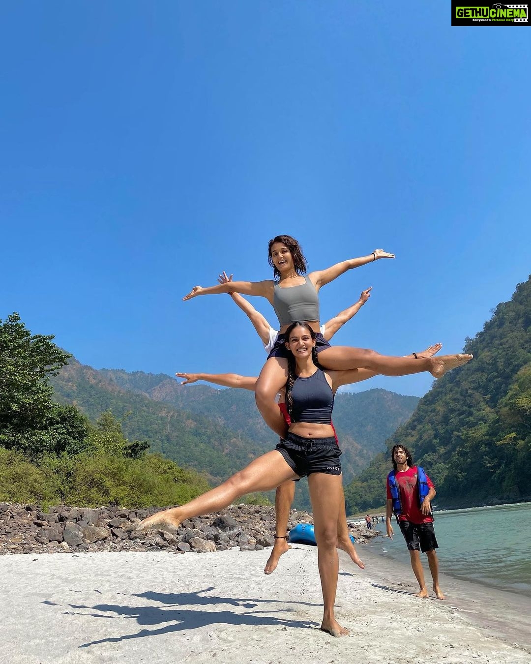 Mukti Mohan Instagram - Live for the moments you can’t put it to words. 🤍 Ganga River camp/Rafting