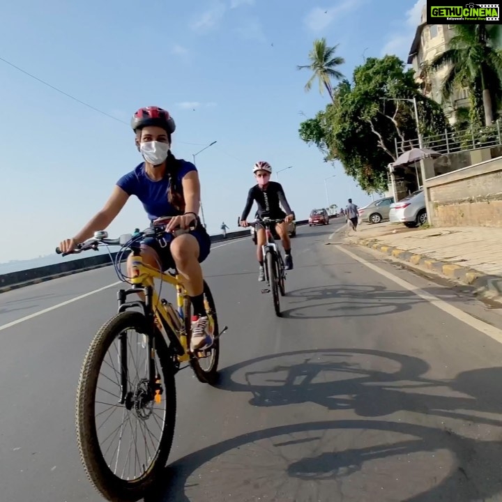 Mukti Mohan Instagram - Whatta Sunday Morning!🚴♀️🚴🏻 Thank you @mohanshakti @clickdino @rohan_shah_ @thekokemonster @hemali.b95 #Dwyesh And most of all thank you MUMBAI MERI JAAN🌟
