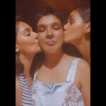 Mukti Mohan Instagram - To every passing year and with every single memory with you, You guys are my real booooo! To many more squishes and much more pyaar Tinu didi and chikoo didi, aap best ho yaaaaar 🌷🌹Happy Birthday @kmohan12 @mohanshakti @sula_vineyards 🍃🌷🍃