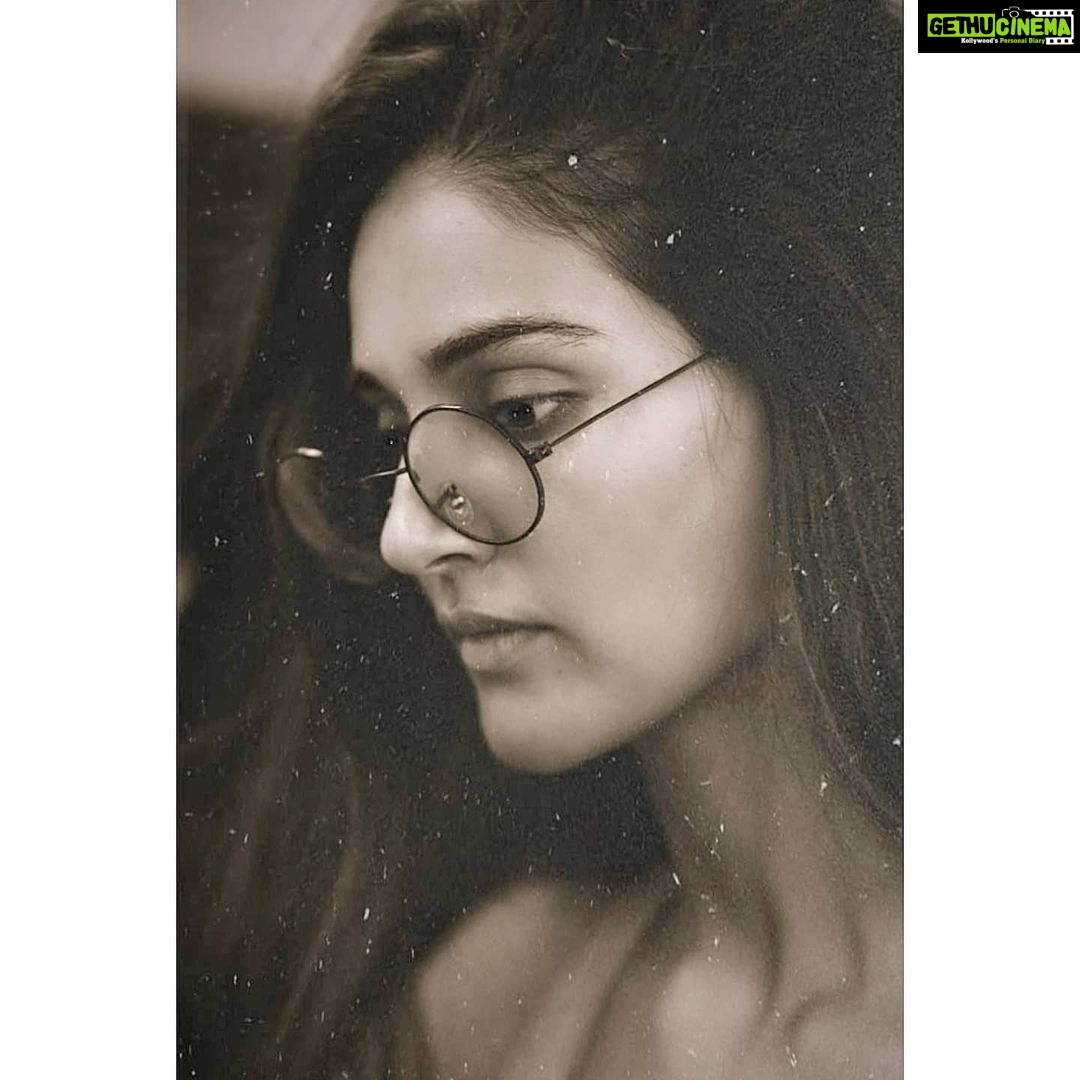 Mukti Mohan Instagram - If there is to be blissfulness🌸 it will come through BEING🌱 not having! 📷 @yashasvijuyal