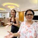 Mukti Mohan Instagram - Savage Mom 🔥 dash of sweet sister🌸and a pinch 🤏 of #MuktGyaan , obviously🙄🤓 = PureJoY🌈🎉 Thank you Dr. Minal Redkar for inspiring me with your “Lift out of order story” it helped me take my workout to the stairs too!! (Watch the full video-link in stories) Bringing to you, my homegrown 5 minutes STAIRS WORKOUT specially for people who get bored easily and feel lazy to workout. It includes 9 exercises 30secs each! Let's get started :) Shot by - Kusum Sharma and @kmohan12 Edited by - 🤓 Your support and feedback is treasured always. Until then spread joy over germs and stay safe! #MuktGyaan #MuftWorkout #5MinsWorkout #StairsWorkout 🧘🏻‍♀️❤️ @muktimanch