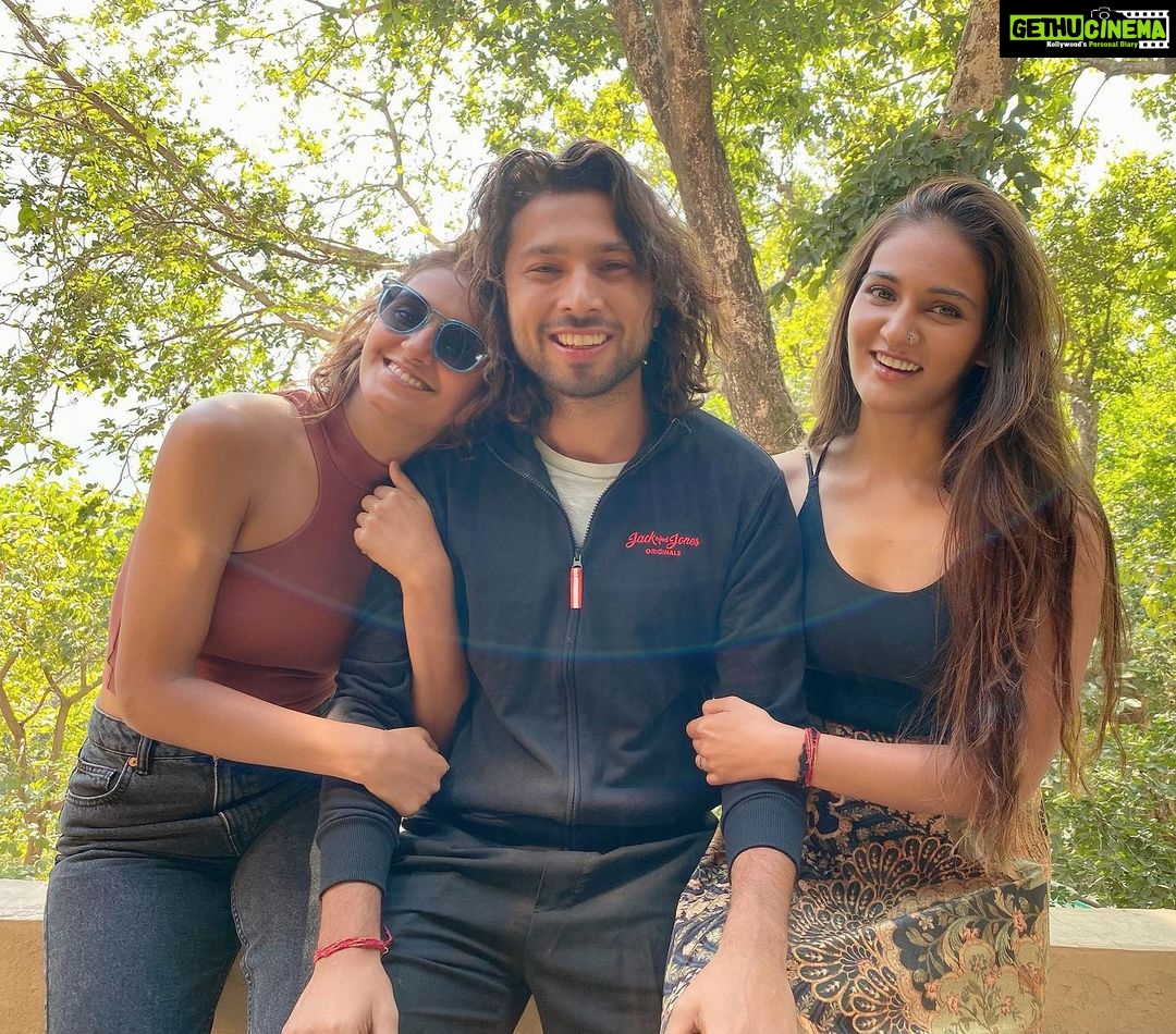 Mukti Mohan Instagram - Ferrands, terrains, and feels aagayiiiii life ki!!! GUYS haanji 🤚aap sabko bol rahi hoon👉TRAVEL !! It’s far greater than any achievement or fulfilling a dream and the best we can find in our travels is an honest friend! I got so fortunate 🤞that I got a whole “Caravan of Friends”🌈✌️ Love is truly limitless and you guys are the example of that. I honestly had to just point at the direction I felt like going to and you made it all happen from Bungee 🏗🤸🏻♀️to Rafting 🚣🏻♀️ from camping in tents ⛺️ to stargazing 🌌 from tractor ride at 6am 🚜 to scooty rides at 6pm🛵 My list is endless but I am walking away with much more than “Activities101😂” @ivanshu_k you are GOLD bhaiiiiii !! Tere se next level pyaara insaan se nahin mili main aaj tak, from picking us up to riding along every twist and turn of this journey you have only made us laugh and has given so much love 😍🥰ki yaar hadd hogayi tere BHEYANKAR panne ki! 😂Tum se alag type ka pyaar hogaya bhaaaiii bayankar wala🌻☀️🤘 @priyalgoyal Priyalooo Tum ho asli jaanemannn I could talk to you about anything under this sun and I absolutely love it!! Puchi😚🌸 @chondkotfarm Abhay ji 🍀Your unbridled goodness and love reflects in the way you passionately pay attention to each student and run your Hillwood school 🏫 Aapko dekhke lagta hai humari society ka future acha hai! Thank you for inspiring me🙏also in dance🕺🏻🤘 #SharartiBacheZindabaad @ishaanbhandari Tu toh mera favourite hai yaar🙌🤩Teri next level energy hai be it in reciting stories, innovating-archiving pranks, football, fun or life, the way you have resolutely devoted your life to the service of people through @salvushotels I feel so proud of you Ishhh🌈🌟specially during pandemic!! Attyantt wala pyaar ♾ Tales of this endless heart will continue on our phone messages until we meet again but you all have inspired me BEYOND with just BE-ing your true selves, by giving with pure grace and there is sooooooooo much that I am grateful for after meeting you all, THANK YOU, can’t thank you @mohanshakti @rohanshah enough for making this trip happen. Love you mera Chiku Didi (🏃🏽♀️🏃🏽♀️💨Ab chalo jogging pe bohat thoosa hai trip pe) #MuktGyaan