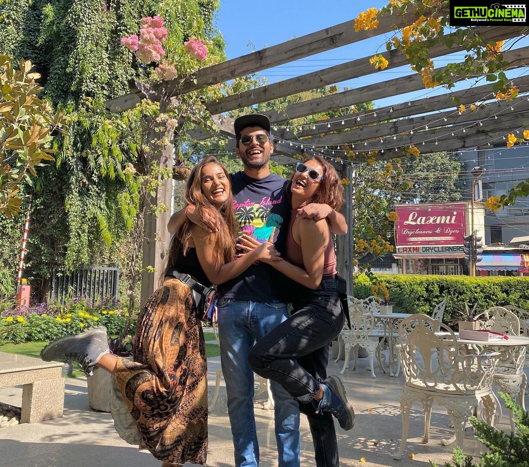 Mukti Mohan Instagram - Ferrands, terrains, and feels aagayiiiii life ki!!! GUYS haanji 🤚aap sabko bol rahi hoon👉TRAVEL !! It’s far greater than any achievement or fulfilling a dream and the best we can find in our travels is an honest friend! I got so fortunate 🤞that I got a whole “Caravan of Friends”🌈✌️ Love is truly limitless and you guys are the example of that. I honestly had to just point at the direction I felt like going to and you made it all happen from Bungee 🏗🤸🏻♀️to Rafting 🚣🏻♀️ from camping in tents ⛺️ to stargazing 🌌 from tractor ride at 6am 🚜 to scooty rides at 6pm🛵 My list is endless but I am walking away with much more than “Activities101😂” @ivanshu_k you are GOLD bhaiiiiii !! Tere se next level pyaara insaan se nahin mili main aaj tak, from picking us up to riding along every twist and turn of this journey you have only made us laugh and has given so much love 😍🥰ki yaar hadd hogayi tere BHEYANKAR panne ki! 😂Tum se alag type ka pyaar hogaya bhaaaiii bayankar wala🌻☀️🤘 @priyalgoyal Priyalooo Tum ho asli jaanemannn I could talk to you about anything under this sun and I absolutely love it!! Puchi😚🌸 @chondkotfarm Abhay ji 🍀Your unbridled goodness and love reflects in the way you passionately pay attention to each student and run your Hillwood school 🏫 Aapko dekhke lagta hai humari society ka future acha hai! Thank you for inspiring me🙏also in dance🕺🏻🤘 #SharartiBacheZindabaad @ishaanbhandari Tu toh mera favourite hai yaar🙌🤩Teri next level energy hai be it in reciting stories, innovating-archiving pranks, football, fun or life, the way you have resolutely devoted your life to the service of people through @salvushotels I feel so proud of you Ishhh🌈🌟specially during pandemic!! Attyantt wala pyaar ♾ Tales of this endless heart will continue on our phone messages until we meet again but you all have inspired me BEYOND with just BE-ing your true selves, by giving with pure grace and there is sooooooooo much that I am grateful for after meeting you all, THANK YOU, can’t thank you @mohanshakti @rohanshah enough for making this trip happen. Love you mera Chiku Didi (🏃🏽♀️🏃🏽♀️💨Ab chalo jogging pe bohat thoosa hai trip pe) #MuktGyaan