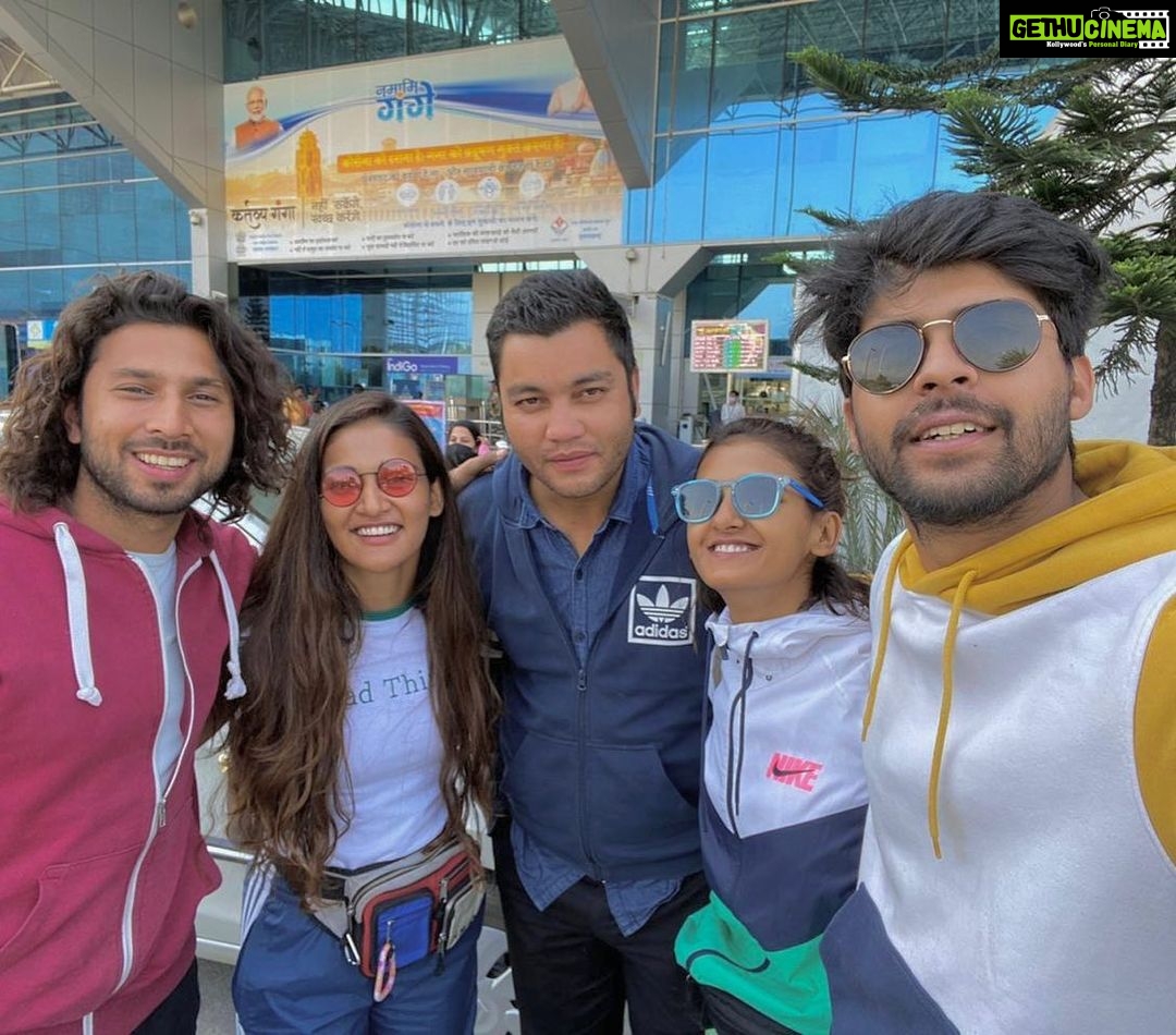 Mukti Mohan Instagram - Ferrands, terrains, and feels aagayiiiii life ki!!! GUYS haanji 🤚aap sabko bol rahi hoon👉TRAVEL !! It’s far greater than any achievement or fulfilling a dream and the best we can find in our travels is an honest friend! I got so fortunate 🤞that I got a whole “Caravan of Friends”🌈✌️ Love is truly limitless and you guys are the example of that. I honestly had to just point at the direction I felt like going to and you made it all happen from Bungee 🏗🤸🏻♀️to Rafting 🚣🏻♀️ from camping in tents ⛺️ to stargazing 🌌 from tractor ride at 6am 🚜 to scooty rides at 6pm🛵 My list is endless but I am walking away with much more than “Activities101😂” @ivanshu_k you are GOLD bhaiiiiii !! Tere se next level pyaara insaan se nahin mili main aaj tak, from picking us up to riding along every twist and turn of this journey you have only made us laugh and has given so much love 😍🥰ki yaar hadd hogayi tere BHEYANKAR panne ki! 😂Tum se alag type ka pyaar hogaya bhaaaiii bayankar wala🌻☀️🤘 @priyalgoyal Priyalooo Tum ho asli jaanemannn I could talk to you about anything under this sun and I absolutely love it!! Puchi😚🌸 @chondkotfarm Abhay ji 🍀Your unbridled goodness and love reflects in the way you passionately pay attention to each student and run your Hillwood school 🏫 Aapko dekhke lagta hai humari society ka future acha hai! Thank you for inspiring me🙏also in dance🕺🏻🤘 #SharartiBacheZindabaad @ishaanbhandari Tu toh mera favourite hai yaar🙌🤩Teri next level energy hai be it in reciting stories, innovating-archiving pranks, football, fun or life, the way you have resolutely devoted your life to the service of people through @salvushotels I feel so proud of you Ishhh🌈🌟specially during pandemic!! Attyantt wala pyaar ♾ Tales of this endless heart will continue on our phone messages until we meet again but you all have inspired me BEYOND with just BE-ing your true selves, by giving with pure grace and there is sooooooooo much that I am grateful for after meeting you all, THANK YOU, can’t thank you @mohanshakti @rohanshah enough for making this trip happen. Love you mera Chiku Didi (🏃🏽♀️🏃🏽♀️💨Ab chalo jogging pe bohat thoosa hai trip pe) #MuktGyaan
