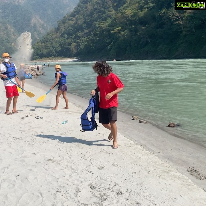Mukti Mohan Instagram - Ferrands, terrains, and feels aagayiiiii life ki!!! GUYS haanji 🤚aap sabko bol rahi hoon👉TRAVEL !! It’s far greater than any achievement or fulfilling a dream and the best we can find in our travels is an honest friend! I got so fortunate 🤞that I got a whole “Caravan of Friends”🌈✌️ Love is truly limitless and you guys are the example of that. I honestly had to just point at the direction I felt like going to and you made it all happen from Bungee 🏗🤸🏻♀️to Rafting 🚣🏻♀️ from camping in tents ⛺️ to stargazing 🌌 from tractor ride at 6am 🚜 to scooty rides at 6pm🛵 My list is endless but I am walking away with much more than “Activities101😂” @ivanshu_k you are GOLD bhaiiiiii !! Tere se next level pyaara insaan se nahin mili main aaj tak, from picking us up to riding along every twist and turn of this journey you have only made us laugh and has given so much love 😍🥰ki yaar hadd hogayi tere BHEYANKAR panne ki! 😂Tum se alag type ka pyaar hogaya bhaaaiii bayankar wala🌻☀️🤘 @priyalgoyal Priyalooo Tum ho asli jaanemannn I could talk to you about anything under this sun and I absolutely love it!! Puchi😚🌸 @chondkotfarm Abhay ji 🍀Your unbridled goodness and love reflects in the way you passionately pay attention to each student and run your Hillwood school 🏫 Aapko dekhke lagta hai humari society ka future acha hai! Thank you for inspiring me🙏also in dance🕺🏻🤘 #SharartiBacheZindabaad @ishaanbhandari Tu toh mera favourite hai yaar🙌🤩Teri next level energy hai be it in reciting stories, innovating-archiving pranks, football, fun or life, the way you have resolutely devoted your life to the service of people through @salvushotels I feel so proud of you Ishhh🌈🌟specially during pandemic!! Attyantt wala pyaar ♾ Tales of this endless heart will continue on our phone messages until we meet again but you all have inspired me BEYOND with just BE-ing your true selves, by giving with pure grace and there is sooooooooo much that I am grateful for after meeting you all, THANK YOU, can’t thank you @mohanshakti @rohanshah enough for making this trip happen. Love you mera Chiku Didi (🏃🏽♀️🏃🏽♀️💨Ab chalo jogging pe bohat thoosa hai trip pe) #MuktGyaan