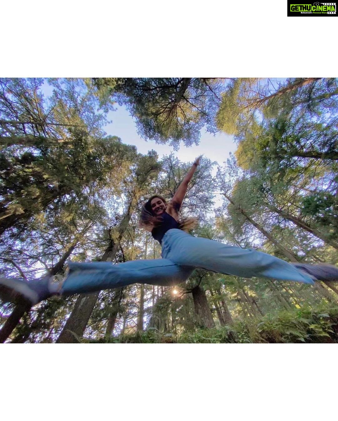 Mukti Mohan Instagram - Stop. Swipe. Swipe. Split ‘n’ bye👋 📽 @ivanshu_k @priyalgoyal जान के क्या करोगे पहुच वैसे भी नही पाओगे
