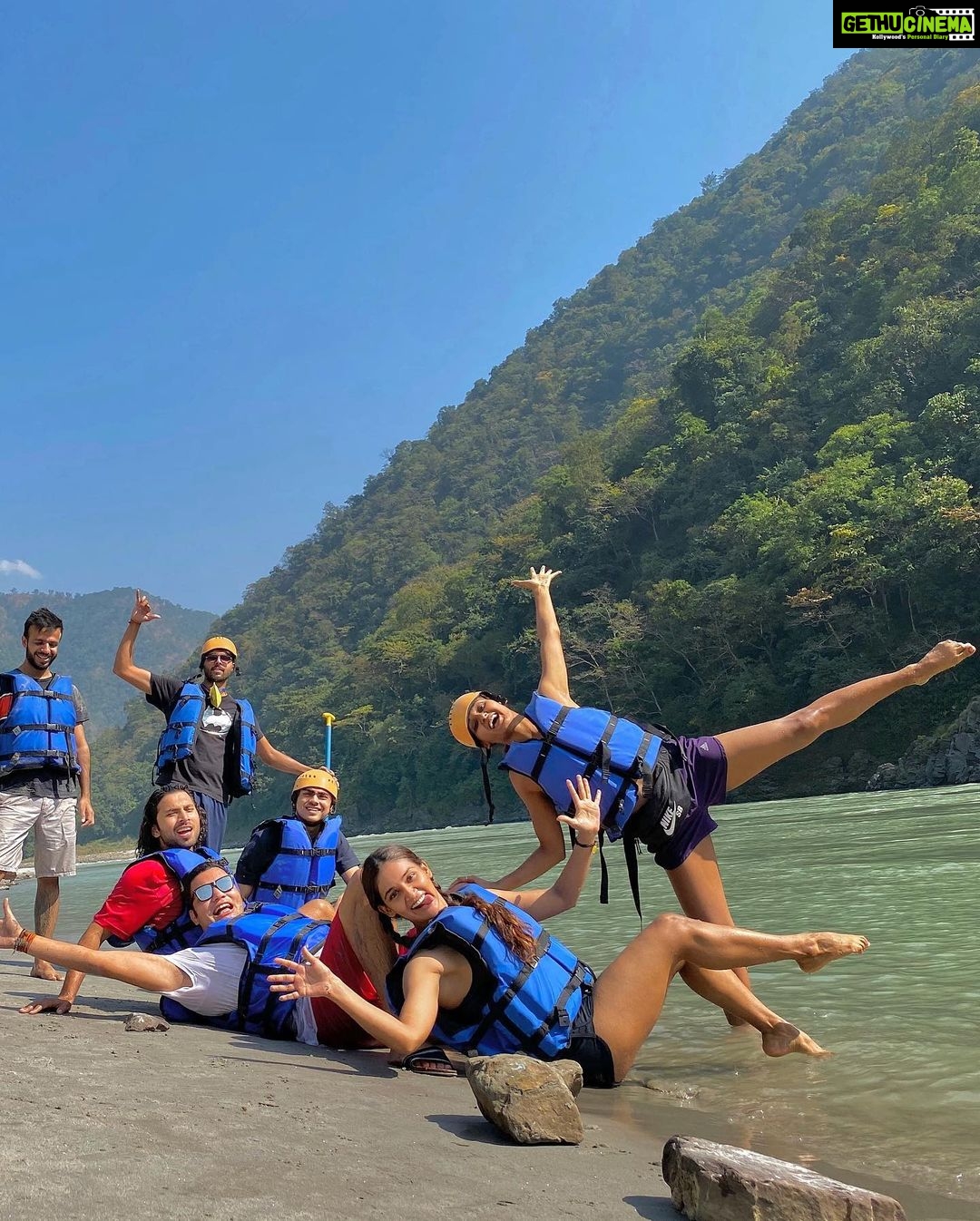Mukti Mohan Instagram - Live for the moments you can’t put it to words. 🤍 Ganga River camp/Rafting
