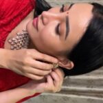 Nalini Negi Instagram – Chitta kukkad banere te
Kashni dupatte waliye

Munda sadke tere te
Kashni dupatte waliye
Munda sadke tere te
Teri aankhon se saare
Main aansu chheen ke
Tujhe de doon woh pyar ka sukun
Tere mehandi wale hathon ko
Main choom ke

#reelitfeelit #reelkarofeelkaro #reelsvideo #reelsindia #trending #trendingreels #trendingnow