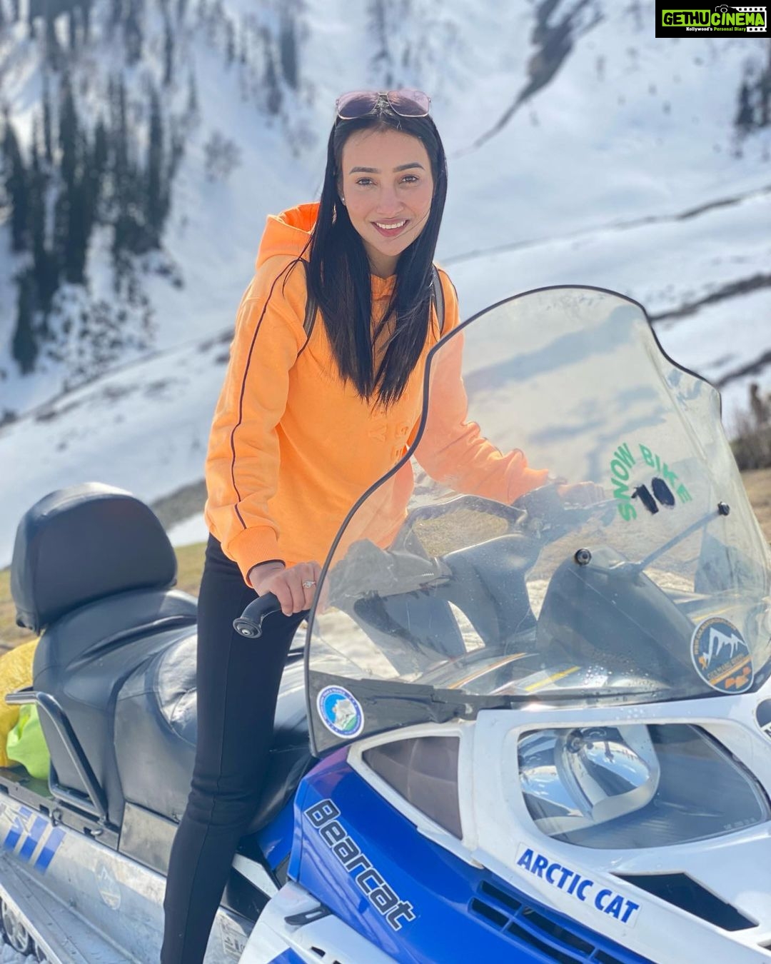 Nalini Negi Instagram - Stop staring at Mountains🤪 #pic #picoftheday #pictureperfect #thoughts #thoughtoftheday #mood #love #instalove #instagashion #style #attitude #kashmir #posing #loveforcamera #likesforlike #followforfollowback #blessed #happiness #gratitude #bhfyp Gulmarg, Kashmir