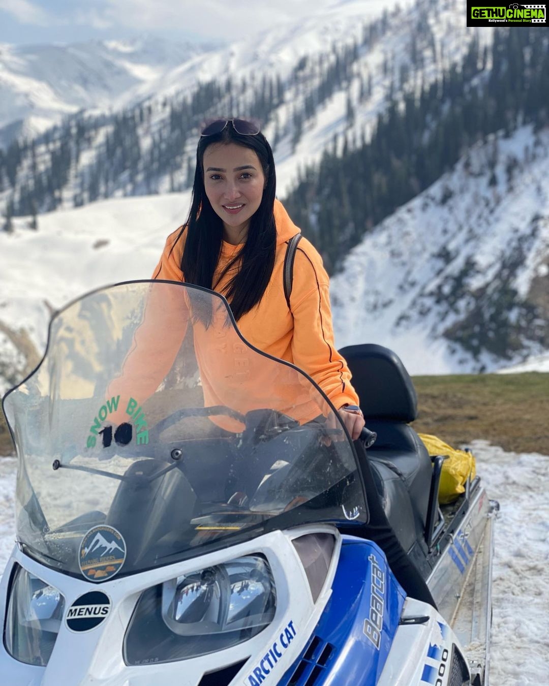 Nalini Negi Instagram - Stop staring at Mountains🤪 #pic #picoftheday #pictureperfect #thoughts #thoughtoftheday #mood #love #instalove #instagashion #style #attitude #kashmir #posing #loveforcamera #likesforlike #followforfollowback #blessed #happiness #gratitude #bhfyp Gulmarg, Kashmir