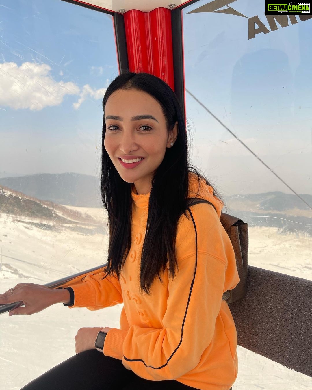 Nalini Negi Instagram - If there is heaven on earth , it’s here ❤️🗻 #picture #pictureoftheday #positivequotes #pictures #pictureperfect #posing #travel #travelling #travelgram #traveller #stylefashion #styleinspiration #styleinspo #attitude #selflove #travelstories #gulmarg #kashmirfiles #blessed #happiness #gratitude #love #posing #style #instafashion #bhfyp #mood #instagram #instagood #instalove Gulmarg, Kashmir