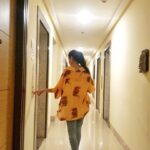 Nalini Negi Instagram - Yunhi chala chal rahi..... 🤓 #todaysmood #mood #pictureoftheday #fashion #style #shopping