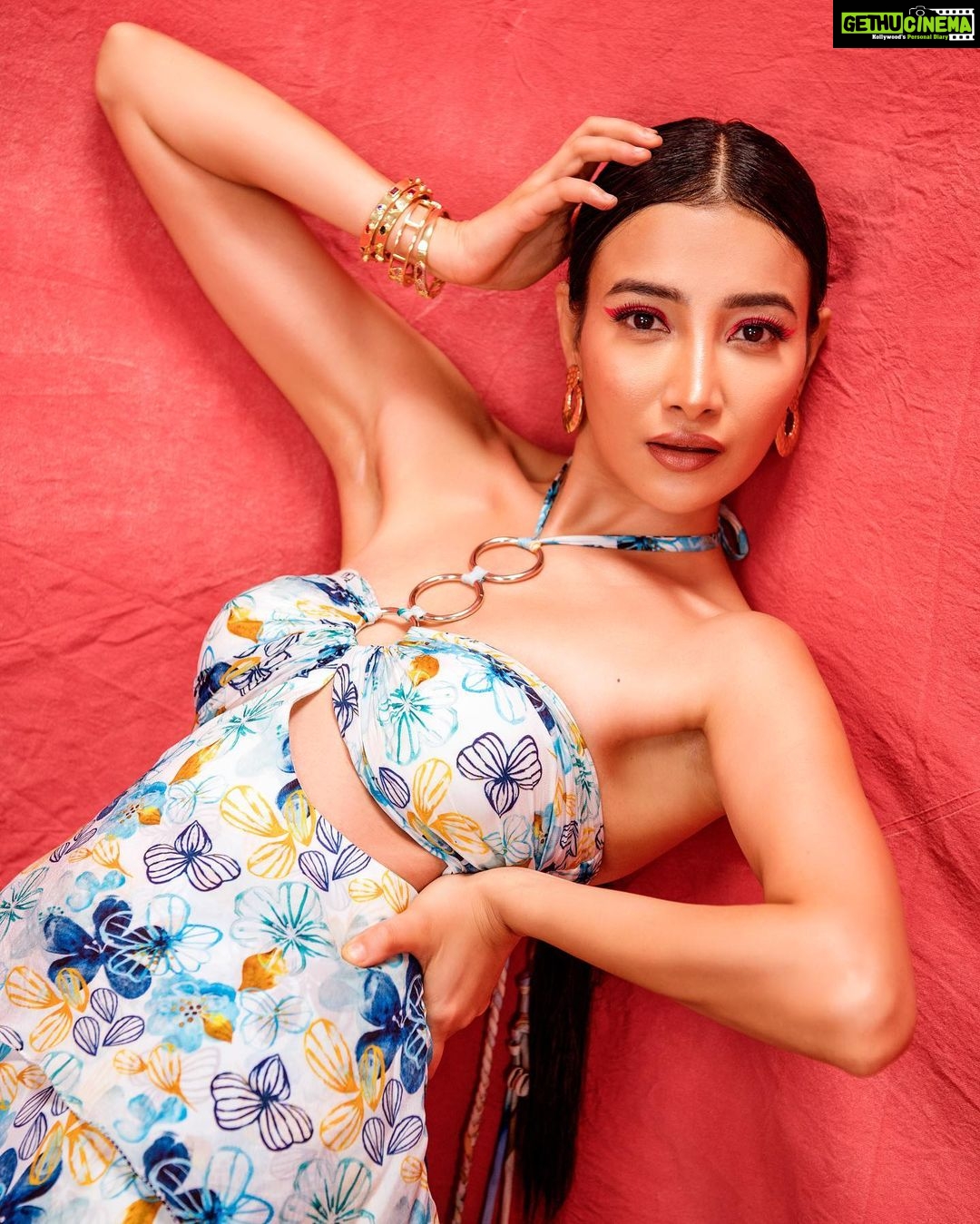 Nalini Negi Instagram - Brand : @zenscouture by Zenab Alika Photographr: Mohit Holani Model : @nalininegi Jewellery: @being.by.ps Makeup Artists: @glam.by.aimy Hair: @aisha4u.s Styling: @theaedit . . #trending #viral #instagram #love #explorepage #explore #instagood #fashion #follow #tiktok #like #likeforlikes #followforfollowback #photography #india #trend #instadaily #memes #music #style #trendingnow #reels #foryou #likes #photooftheday #model #beautiful #bollywood #bhfyp #instagood #grateful