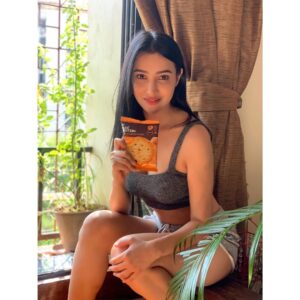 Nalini Negi Instagram - Replace your unhealthy snacks to healthy one .. Thank you so much @ritebite_maxprotein for sending me these amazing healthy protein bars and cookies 🍪.. i am loving it . Guys now you can also order using my code nalini20 and get flat 20 % discount.. so what are you waiting for ..??? Go Grab it right now !!! 

#healthyfood #healthylifestyle #healthyeating #healthybites #healthy #healthyliving #healthylife