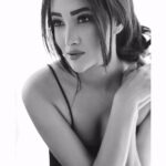 Nalini Negi Instagram - Appear as you are . Be as you Appear 🌟 📸 @shazzalamphotography #picoftheday #blackandwhite #shoot #potraitphotography #posing #loveyourself #thoughtoftheday #currentmood #oldpic #throwback #fashionblogger #fashionista #fashionnova #styleoftheday #stylish #shoutout #quarantine #quarantinelife