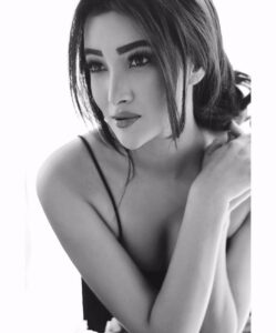 Nalini Negi Instagram - Appear as you are . Be as you Appear 🌟 📸 @shazzalamphotography 
#picoftheday #blackandwhite #shoot #potraitphotography #posing #loveyourself #thoughtoftheday #currentmood #oldpic #throwback #fashionblogger #fashionista #fashionnova #styleoftheday #stylish #shoutout #quarantine #quarantinelife