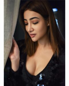 Nalini Negi Instagram - 🧚🏻‍♀️
📸 @shazzalamphotography 👚 @shein_in @sheinofficial 
#picoftheday #photooftheday #photography #shooting #blessed #classic #likeforlikes #followers #positivity #posing #loveyourself #glowingskin
