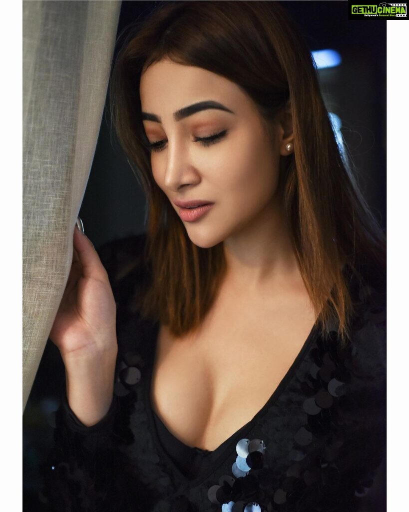 Nalini Negi Instagram - 🧚🏻‍♀ 📸 @shazzalamphotography 👚 @shein_in @sheinofficial #picoftheday #photooftheday #photography #shooting #blessed #classic #likeforlikes #followers #positivity #posing #loveyourself #glowingskin