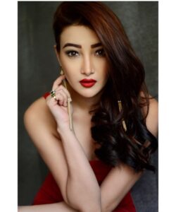 Nalini Negi Instagram - Measure life not by it’s length but by it’s depth ... 📸 @shazzalamphotography 
#sundayfunday #thoughtoftheday #picoftheday #shooting #actor #posing #naturephotography #style #blessed #happiness #classy