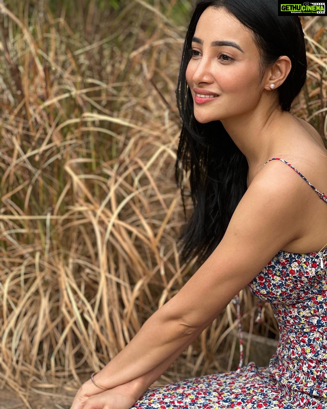 Nalini Negi Instagram - 📸 @inmytinyworld Slayin’ my OOTD game with @danielwellington 😎 Avail the ongoing offer on the website, buy any watch from the Iconic Link collection and get a classic bracelet free. Additionally use my code “NALINI15” and get 15% off on the purchase from the website. #ad #danielwellington #dwindia #picoftheday #picture #pictureperfect #pictures #mood #friday #fridayvibes #beautiful #nature #photography #vibes #vibe #grateful #happiness #blessed #ootd