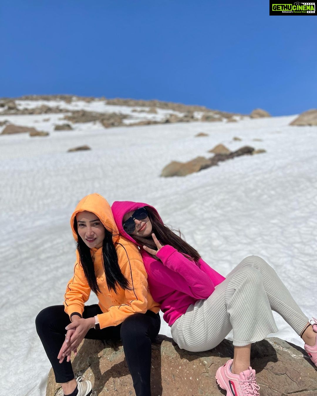 Nalini Negi Instagram - One with my pretty girlfriend Ranjanagodara ❤️ #instagood #photooftheday #fashion #beautiful #happy #tbt #like4like #followme #picoftheday #follow #me #selfie #summer #art #instadailv #friends #repost #nature #girl #fun #style #smile #food #instalike #likeforlike #familv #travel #fitness Influencer MarketingHub Gulmarg, Kashmir