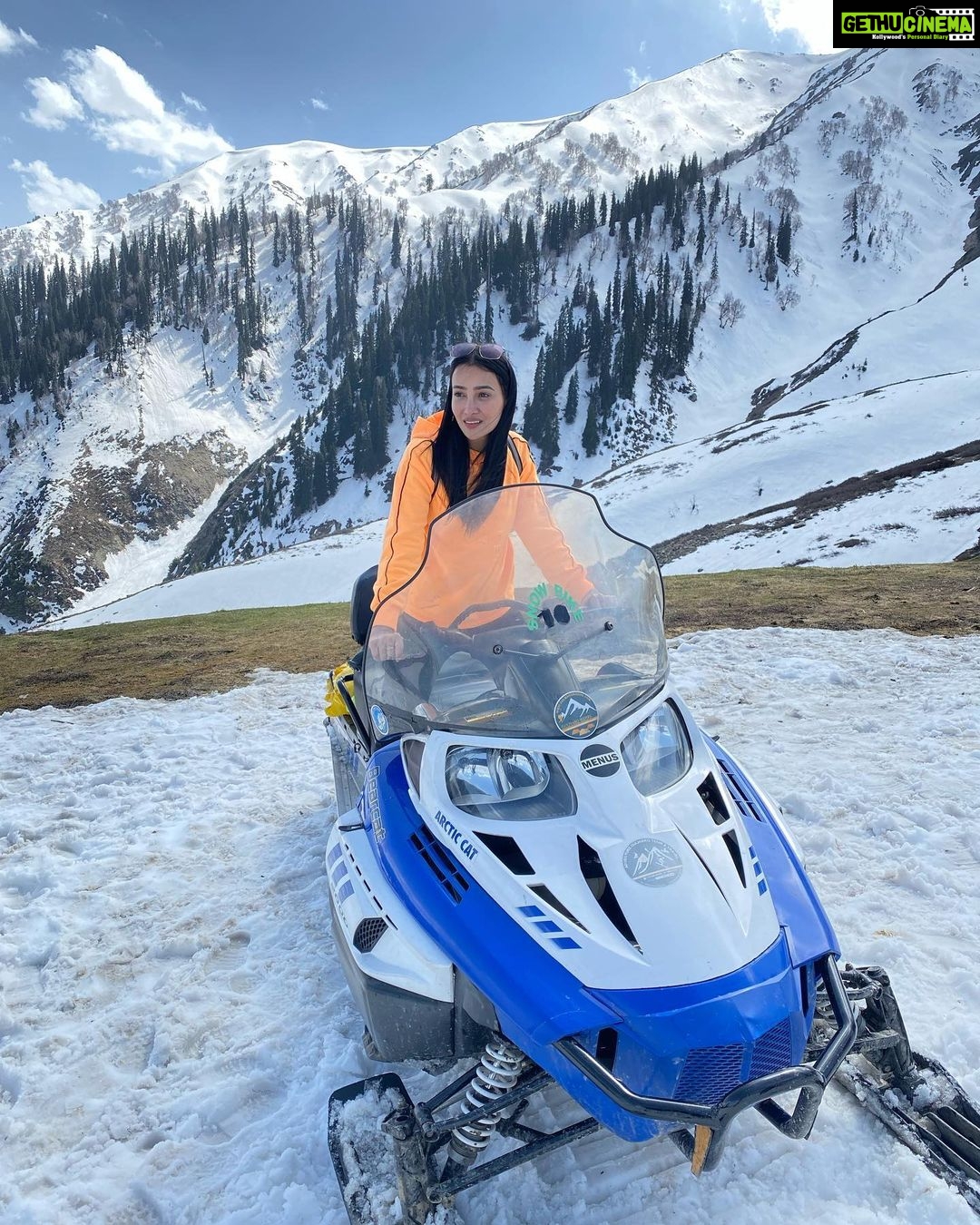 Nalini Negi Instagram - Stop staring at Mountains🤪 #pic #picoftheday #pictureperfect #thoughts #thoughtoftheday #mood #love #instalove #instagashion #style #attitude #kashmir #posing #loveforcamera #likesforlike #followforfollowback #blessed #happiness #gratitude #bhfyp Gulmarg, Kashmir