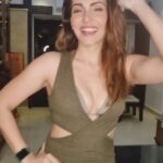 Navina Bole Instagram - Saturday night Wali khushi! 💃🥂🌟 #sanak #reeloftheday #reelsinstagram #trending #trendingsongs #trendingreels #reels #newreels #instareelsindia❤️ #instagram #instagood #dancelikenooneiswatching #happygirlsaretheprettiest #ootd #thissongisavibe #badshah #saturdaynight #saturdayvibes #lifeisgood #gratitude #positivevibes #comfortableinmyskin Happy Place