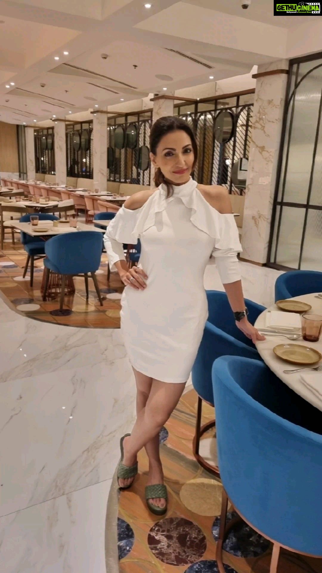 Navina Bole Instagram - Had the most amazing dining experience @musaafer.india !! Date Night done right! P.s - special mention to their lipmacking tandoori prawns and heavenly rasmalai!! 😍😋💕✨️🥂 Restaurant: @musaafer.india Outfit : @angelcroshet_swimwear #reelsinstagram #reels #reelstrending #reeloftheday #instareelsindia❤️ #instareel #instagram #instagood #dinner #goodfoodgoodmood #northindianfood #datenight #openkitchen #ambience #ootd #foodie #foodiesofinstagram #explorepage✨ #explore #navinabole #omsairam #happythursday #yournextgotospot Raddison Blue Goregaon