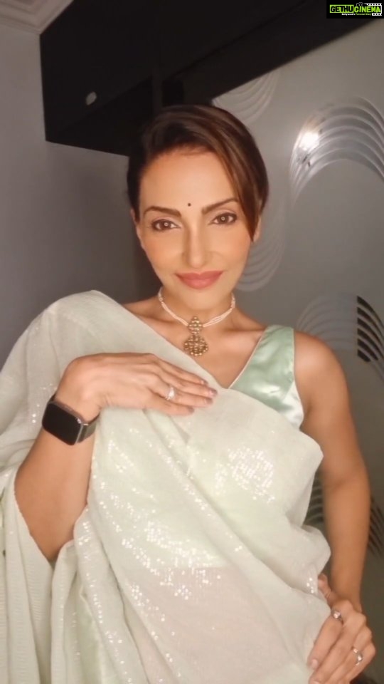 Navina Bole Instagram - Poo bani Parvati! #transitionreels are so much fun!🧚♀️🧜♀️✨️ #reelsinstagram #reels #reelstrending #reeloftheday #reelitfeelit #transition #transitionreels #makeuponfleek #saree #sareenotsorry #bindi #instareelsindia❤️ #instagram #instagood #explorepage #navinabole My Happy Place