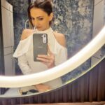 Navina Bole Instagram – The person in the mirror is your only competition!🧚‍♀️😎❤️🥂

Also I love this outfit @angelcroshet_swimwear 😍

#picoftheday #ootd #mirror #mirrorselfie #washroomlightingonpoint #instaphoto #instapic #instagram #instagood #whitedress #datenight #latepost #explorepage✨ #explore #navinabole #nomondayblues Radisson Mumbai Goregaon