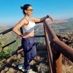 Navina Bole Instagram - Definitely the best view in 2022!! Aiming to do better in 2023🏞⛰️🧭 #reelsinstagram #reels #trendingreels #trending #instagram #instagood #instareel #topoftheworld #bestview #traveldiaries #lifeisbeautiful #takemeback #vacayvibes #hatgadfort #sunkissed #positivevibes #explore #explorepage✨ #navinabole #nature #therapy #breathe Hatgad Fort Saputara