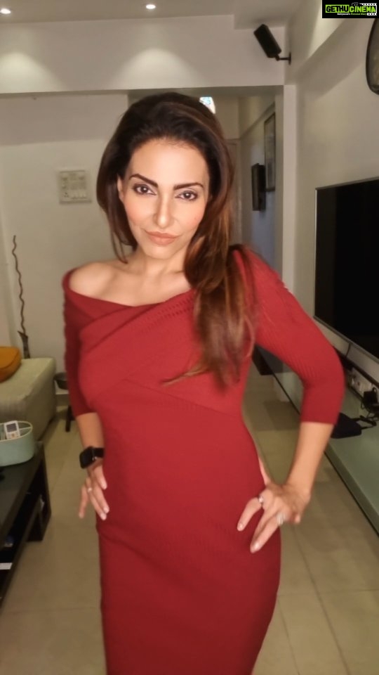 Navina Bole Instagram - Don't need brands to get you to look!!😎🧚♀️✨️ #reelsinstagram #reels #reelstrending #reeloftheday #dancereels #meghantrainor #latetothetrend #reddress #swag #instareels #explorepage✨ #navinabole #attitude #positivevibes #comfortableinmyskin #dancelikenooneiswatching #nomondayblues Happy Place