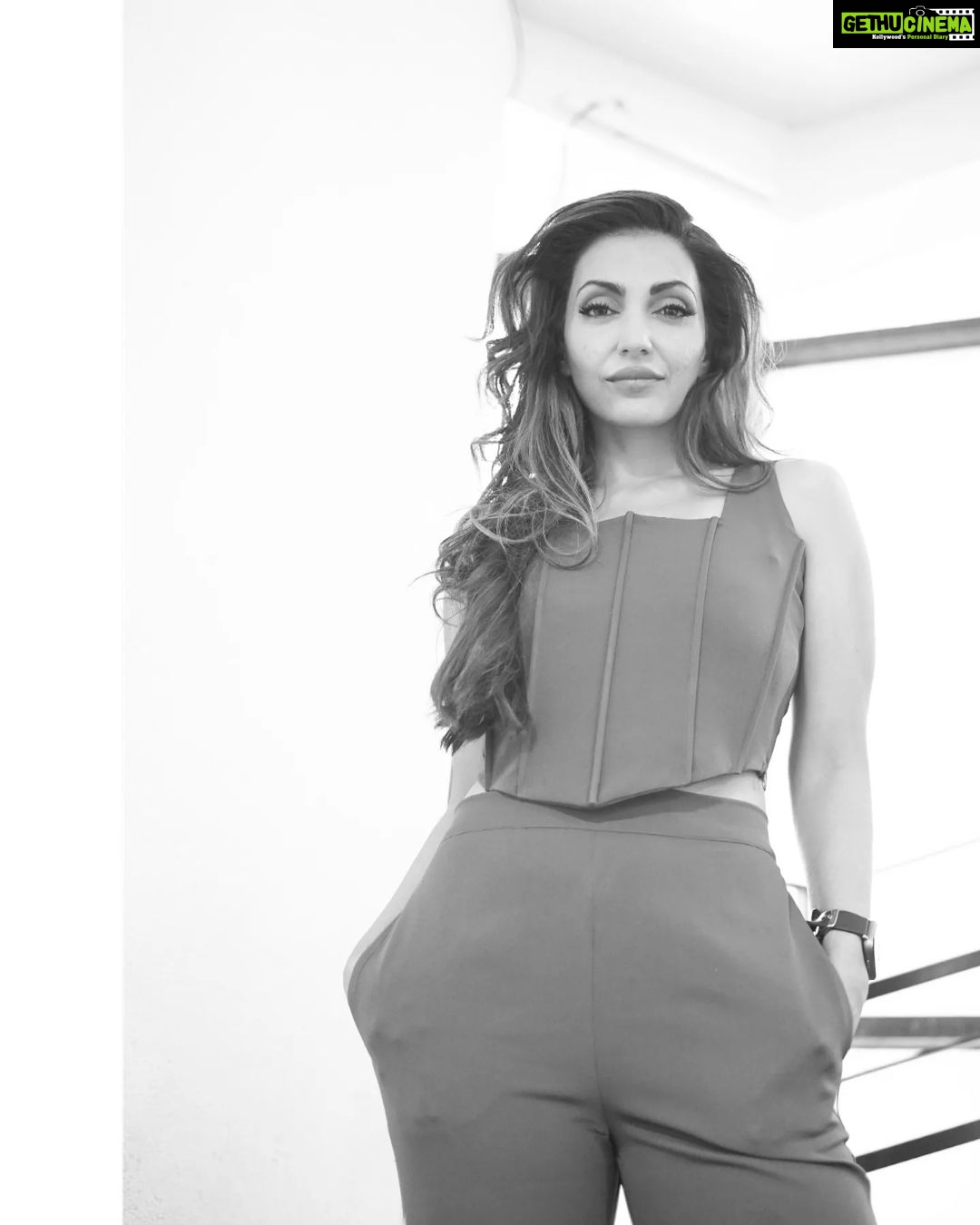 Navina Bole Instagram - If you don't conquer the self. . The self will conquer you!🖤 Photographer: @veestudio.in Outfit: @frefa.street Aligned : @publiquedom Makeup and Hair : @makeup_dharmivaid Location : @earthcafeindia #picoftheday #instaphoto #instapic #instagood #instagram #portraitphoto #photooftheday #portraitphotography #blackandwhite #keepitsimple #classic #eleganceisanattitude #standingtall #pose #explorepage✨ #navinabole #newpost #cafe #positivevibes #thursday #omsairam Earth Cafe