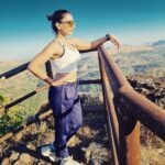 Navina Bole Instagram - That top of the world Wali feeling!🧚‍♀️⛰️❤️ Pic : @s_a_r_a_1_9_9_3 💕💕 #picoftheday #instaphoto #instagood #instagram #instapic #instagood #trekking #hatgadfort #topoftheworld #nature #lifeisbeautiful #blessed #gratitude #milestogo #positivevibes #clicked #fakecandid #ilovemybff #vacation #sunglasses #bluesky #happiness #sukoon #explorepage✨ #navinabole #happytuesday #ibelieve Hatgad Fort Saputara